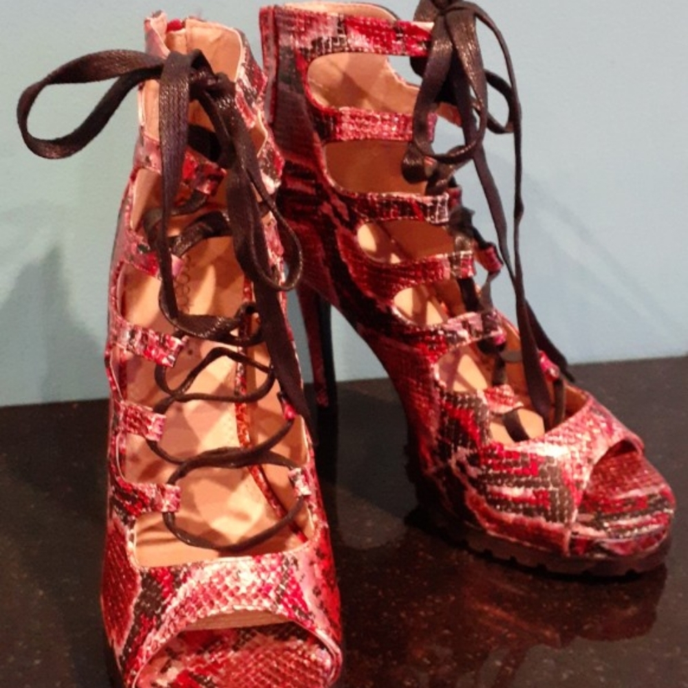 Ladies Strappy heel
